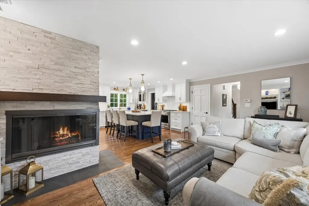 698 North Kenilworth Avenue Glen Ellyn IL 60137
