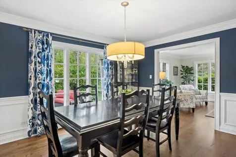 698 North Kenilworth Avenue Glen Ellyn IL 60137