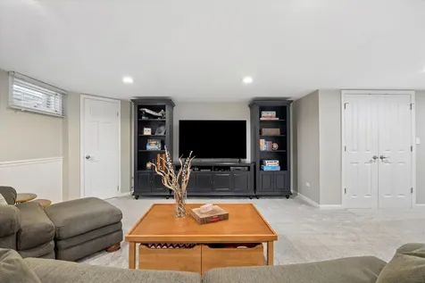 698 North Kenilworth Avenue Glen Ellyn IL 60137