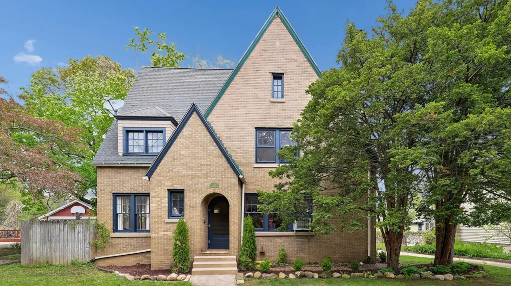 726 West Highland Avenue Elgin IL 60123