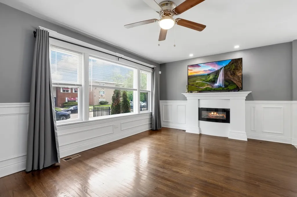 12112 South Indiana Avenue Chicago IL 60628
