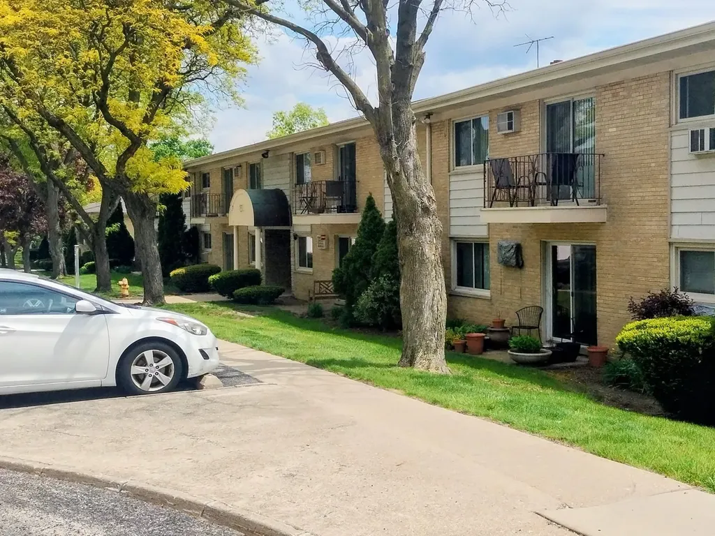 551 Carlysle Drive Clarendon Hills IL 60514