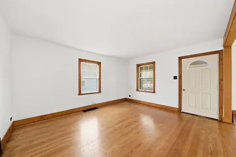 18409 Oakwood Avenue Lansing IL 60438