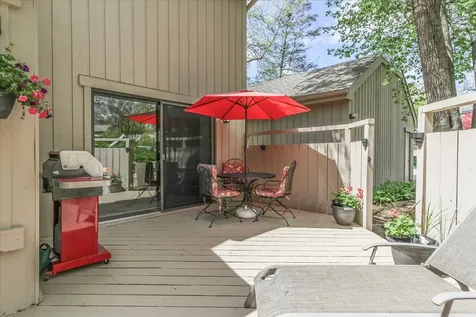 79 Hunt Trail Lake Barrington IL 60010