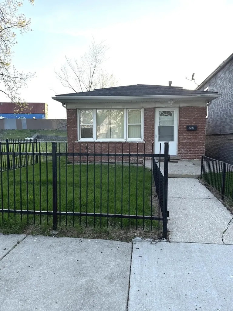 4764 South Shields Avenue Chicago IL 60609