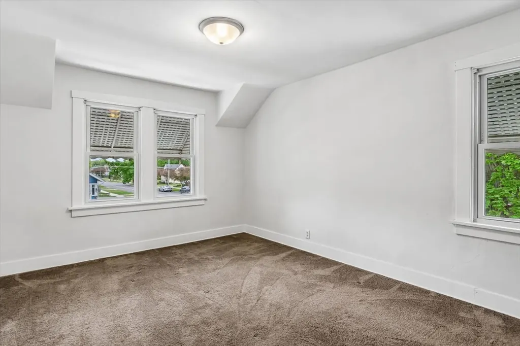 747 Watson Street Aurora IL 60505