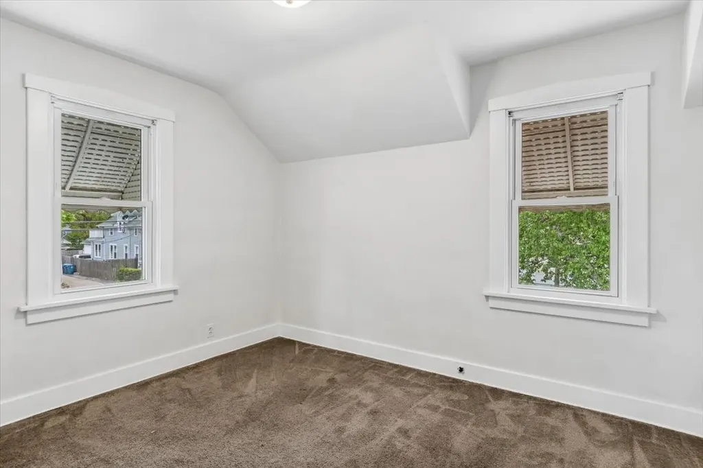 747 Watson Street Aurora IL 60505