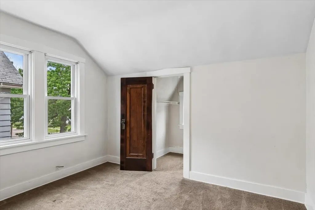 747 Watson Street Aurora IL 60505