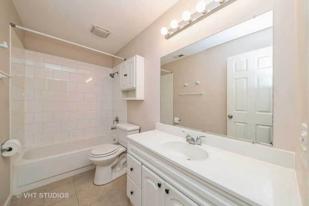841 Cross Creek Court Roselle IL 60172