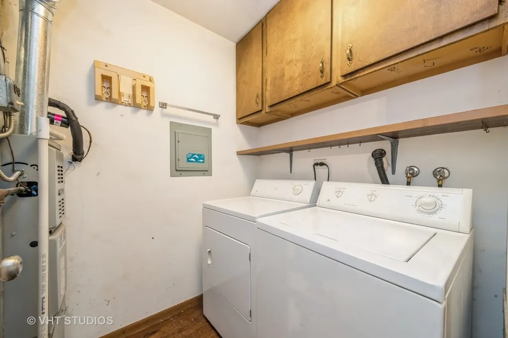 841 Cross Creek Court Roselle IL 60172