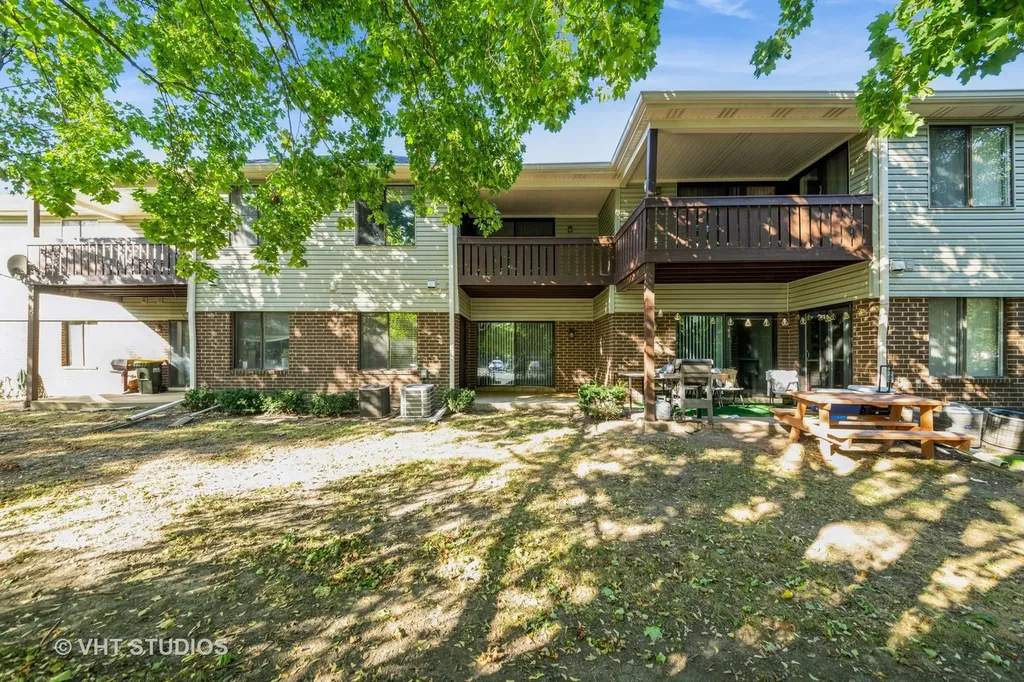 841 Cross Creek Court Roselle IL 60172