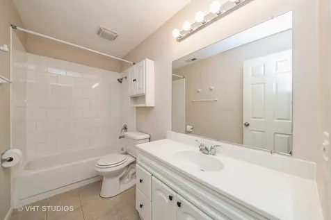 841 Cross Creek Court Roselle IL 60172