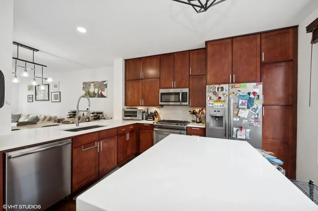 1053 North Kingsbury Street Chicago IL 60610