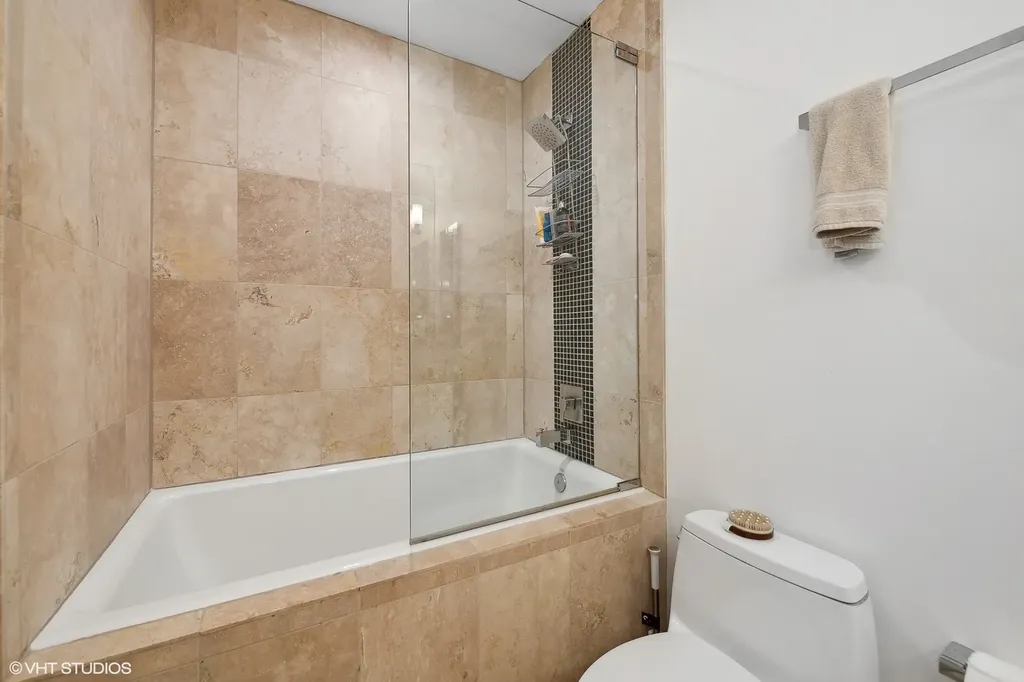 1053 North Kingsbury Street Chicago IL 60610