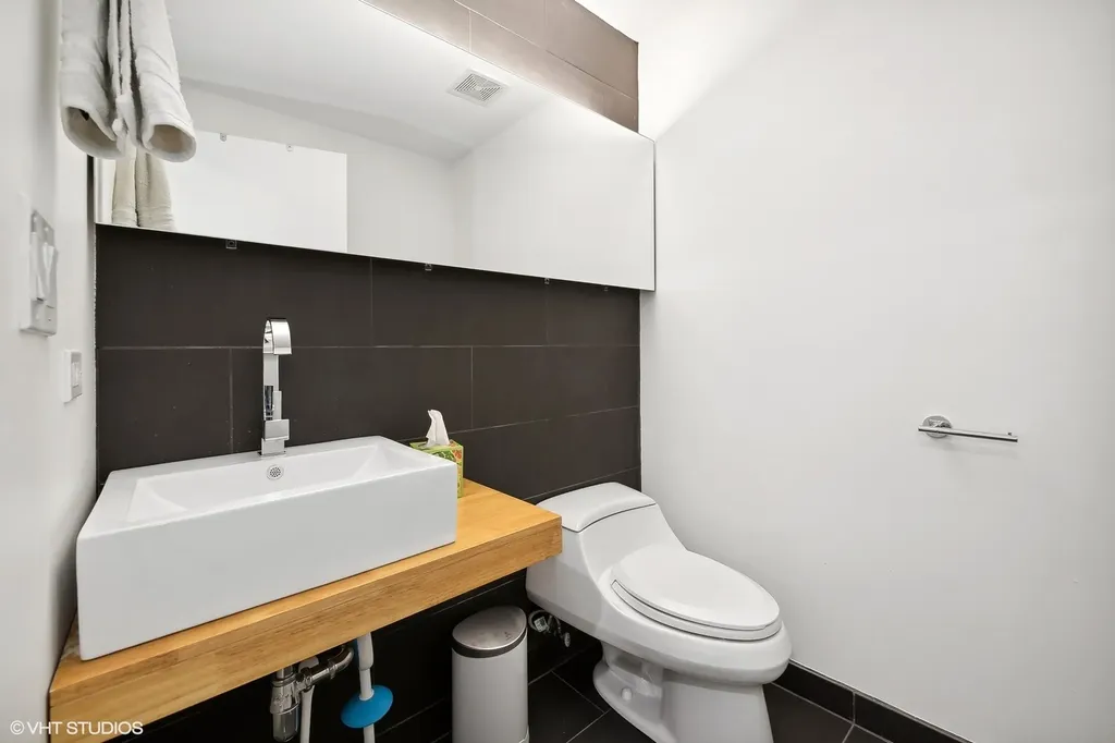 1053 North Kingsbury Street Chicago IL 60610