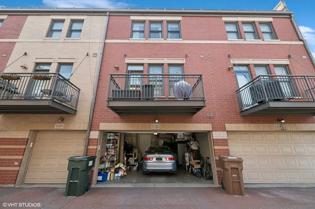 1053 North Kingsbury Street Chicago IL 60610