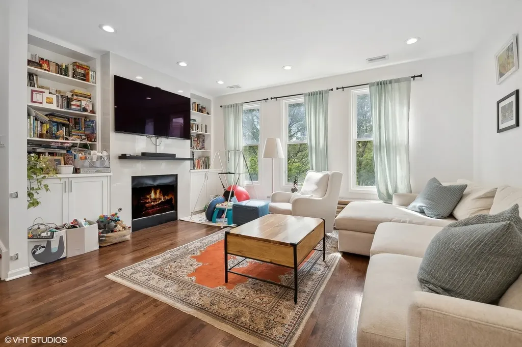 1053 North Kingsbury Street Chicago IL 60610