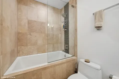 1053 North Kingsbury Street Chicago IL 60610