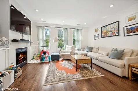 1053 North Kingsbury Street Chicago IL 60610