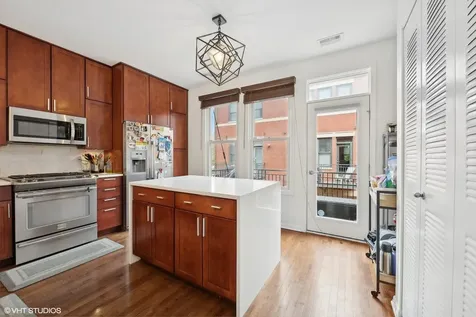1053 North Kingsbury Street Chicago IL 60610