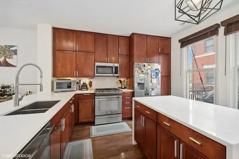 1053 North Kingsbury Street Chicago IL 60610