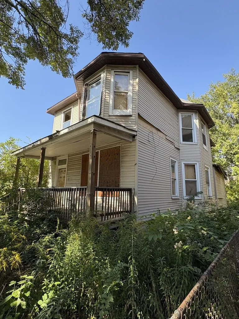 318 West 75th Street Chicago IL 60620