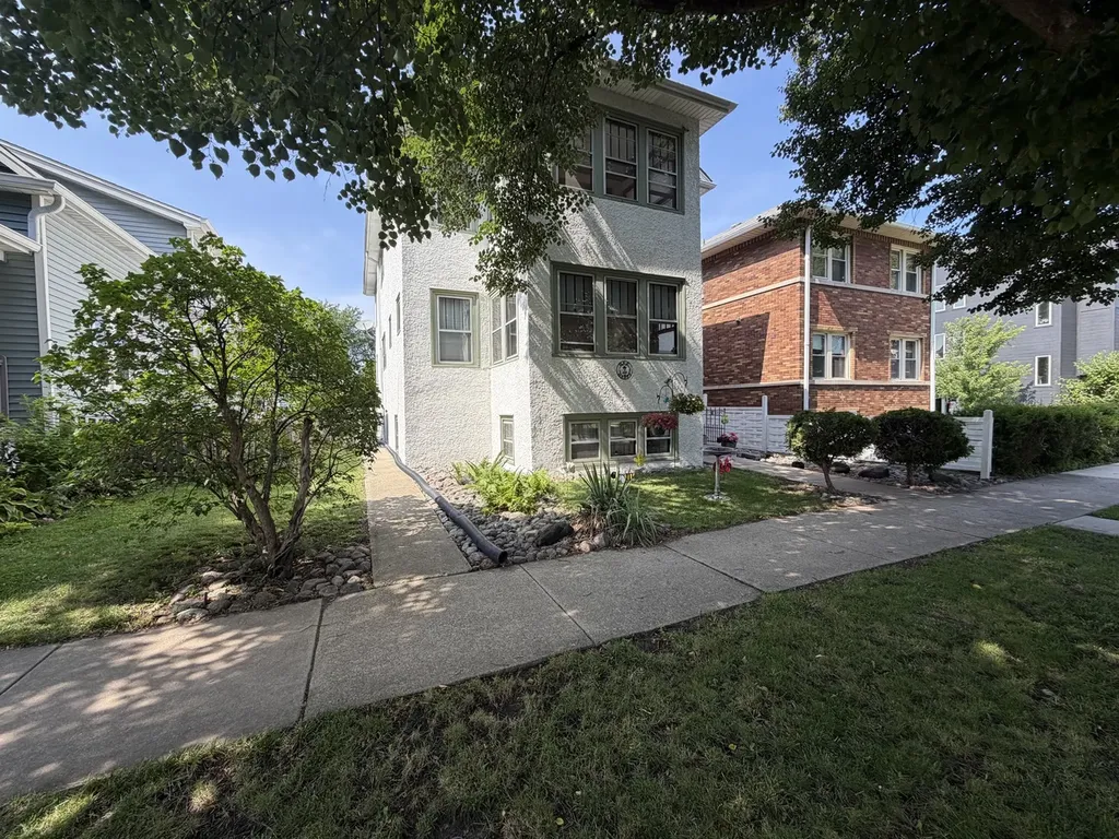 9002 Sheridan Avenue Brookfield IL 60513
