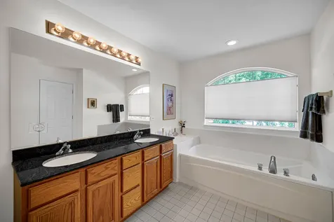 48 Wellesley Circle Northbrook IL 60062