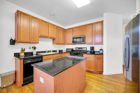 48 Wellesley Circle Northbrook IL 60062