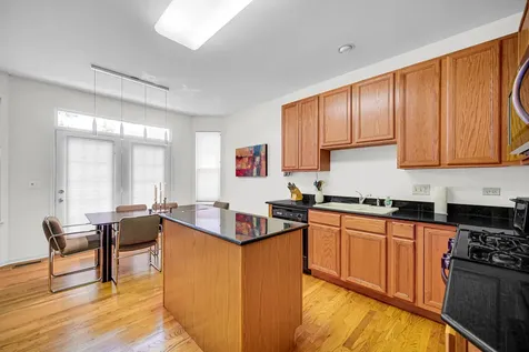 48 Wellesley Circle Northbrook IL 60062