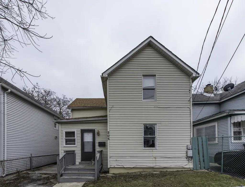 205 South Park Avenue Waukegan IL 60085