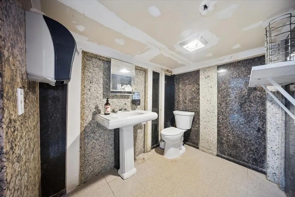 2702 West Cermak Road Chicago IL 60608