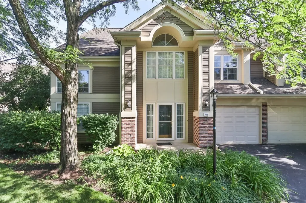 725 Deep Wood Court Elk Grove Village IL 60007