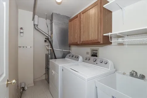 725 Deep Wood Court Elk Grove Village IL 60007