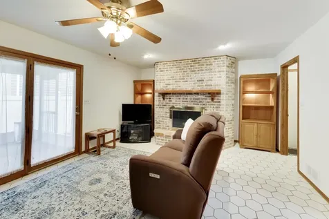 9641 East Shore Drive Oak Lawn IL 60453
