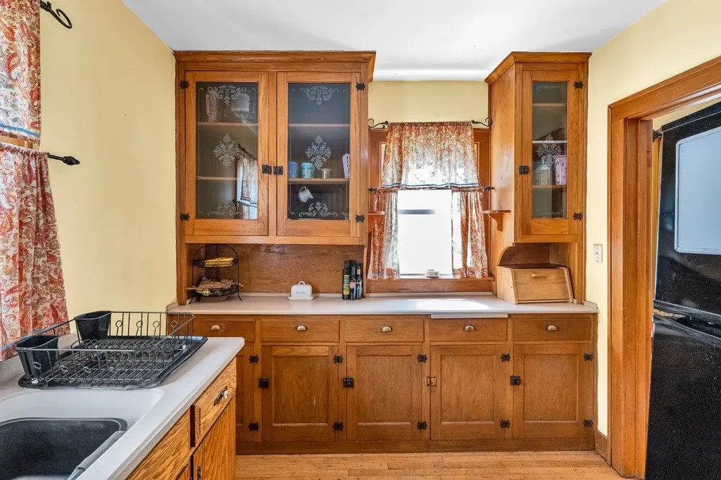 412 South Commonwealth Avenue Aurora IL 60506