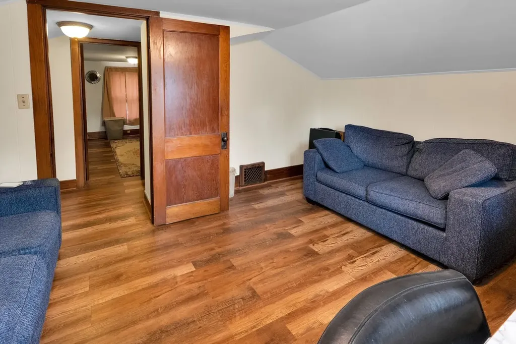 412 South Commonwealth Avenue Aurora IL 60506