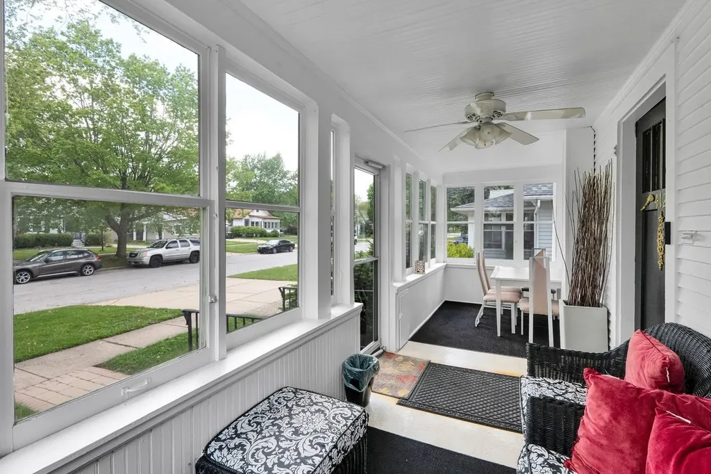 412 South Commonwealth Avenue Aurora IL 60506
