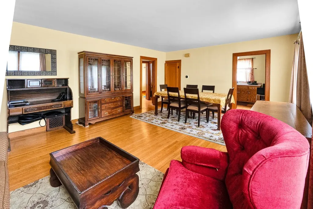 412 South Commonwealth Avenue Aurora IL 60506