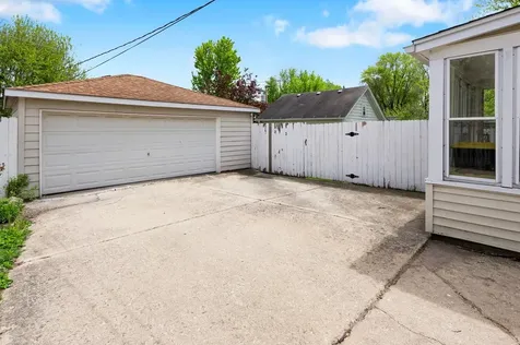 412 South Commonwealth Avenue Aurora IL 60506