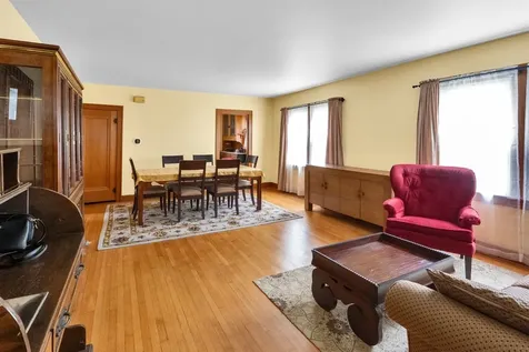 412 South Commonwealth Avenue Aurora IL 60506