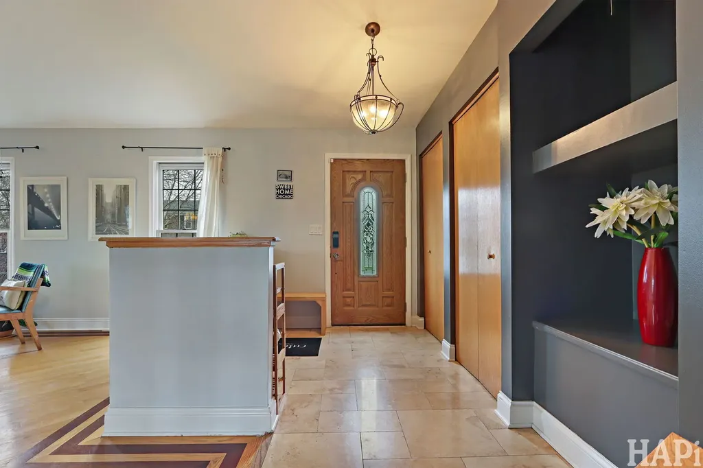 725 Buffalo Circle Carol Stream IL 60188