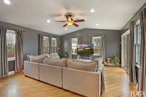 725 Buffalo Circle Carol Stream IL 60188