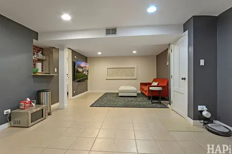 725 Buffalo Circle Carol Stream IL 60188