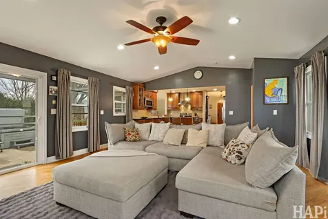 725 Buffalo Circle Carol Stream IL 60188