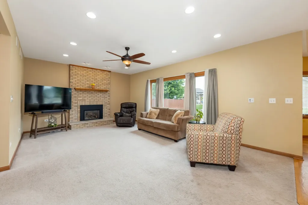 1340 Witham Lane Woodridge IL 60517