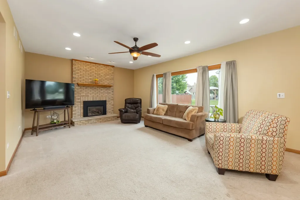 1340 Witham Lane Woodridge IL 60517