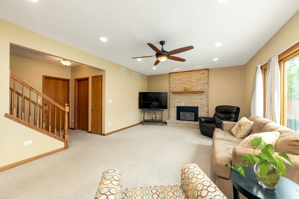 1340 Witham Lane Woodridge IL 60517