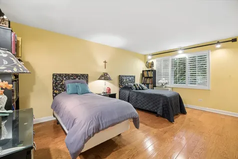 534 Plymouth Court Frankfort IL 60423