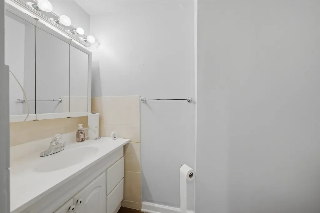 6950 South Cregier Avenue Chicago IL 60649